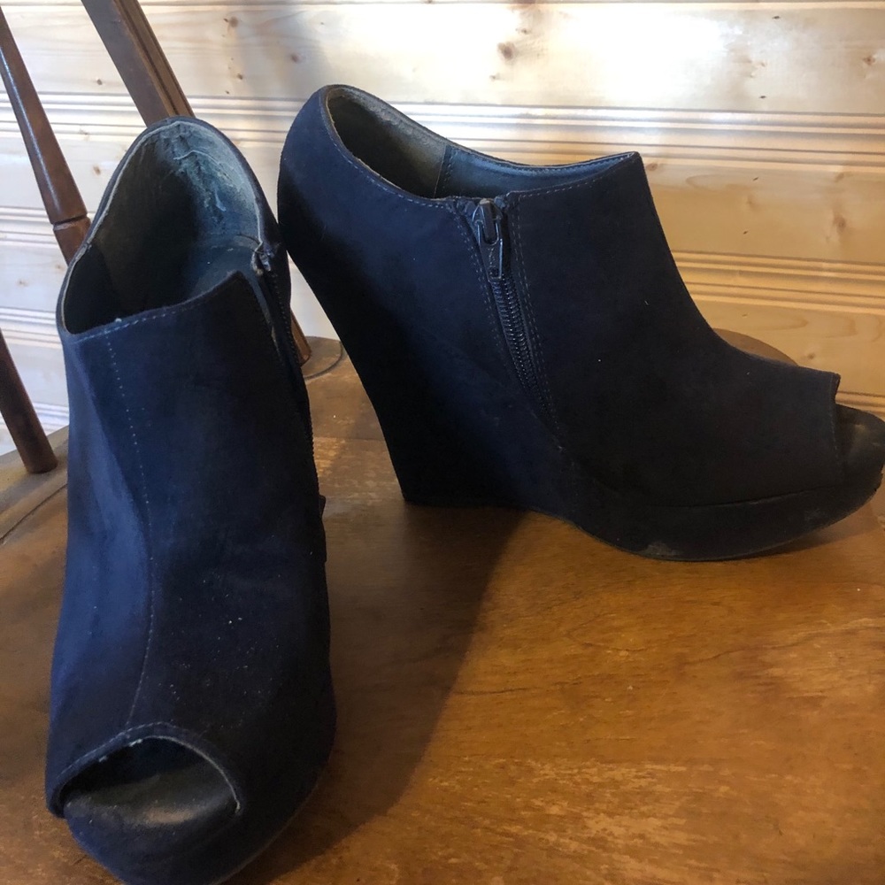 Blue wedges
